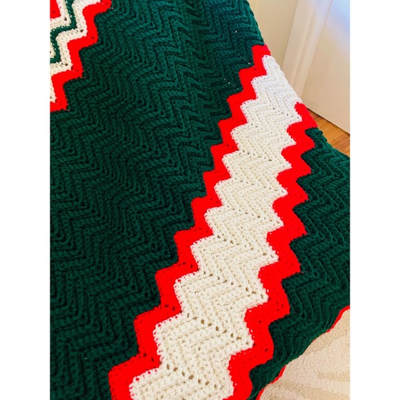 Hand Crochet Holiday Chevron Throw 48 x 58 inches - Picture 5 of 5